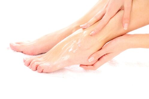 Apply gel from varicose veins to legs